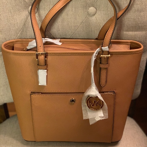 Michael Kors Handbags - Michael Kors Jet Set Medium Snap Pocket Tote